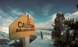 Caution avalanche sign